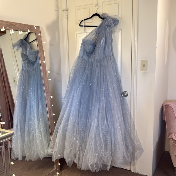 MAC DUGGAL
Blue Glitter One-Shoulder Ombre Gown with Bow - Picture 3 of 13